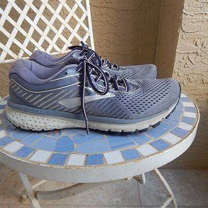 BROOKS GHOST 12 WOMENS 8.5B